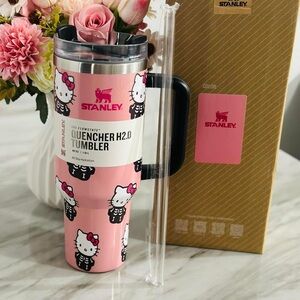 NIB! Stanley Hello Kitty Halloween edition FlowsState Quencher 2.0 40 oz Tumbler